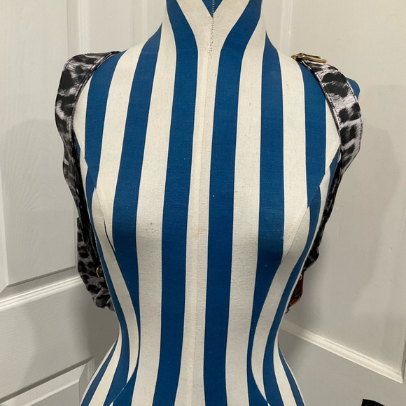 NWOT MODERN & CHIC FAUX LEATHER CONVERTIBLE TOTE STRAP BACKPACK - Picture 2 of 6